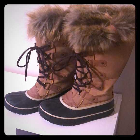 tall duck boots with fur